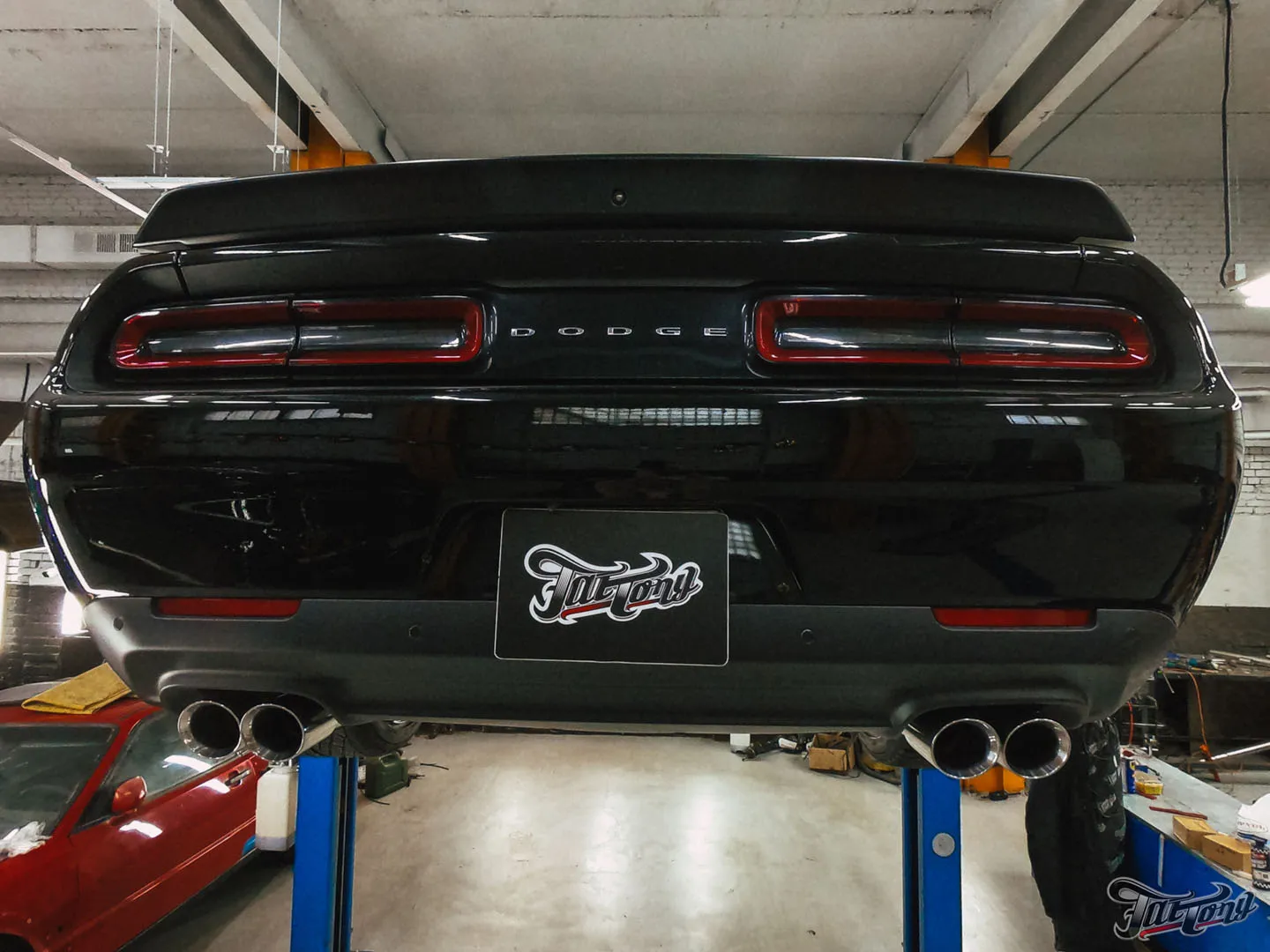 Построили новый выхлоп на Dodge Challenger Scat Pack с мощным звуком